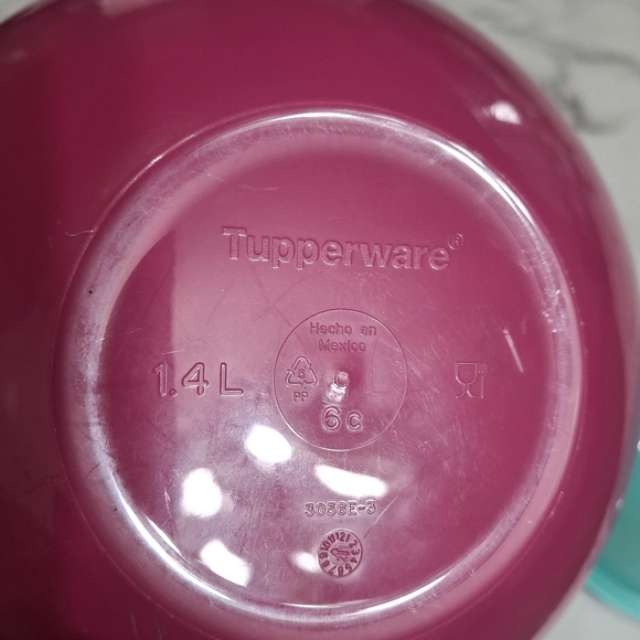 Hello Kitty Tupperware Set - Picture 8 of 9